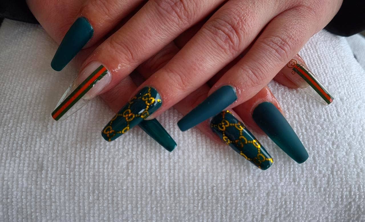 Mirror Number 9 Color and Blonde Specialist