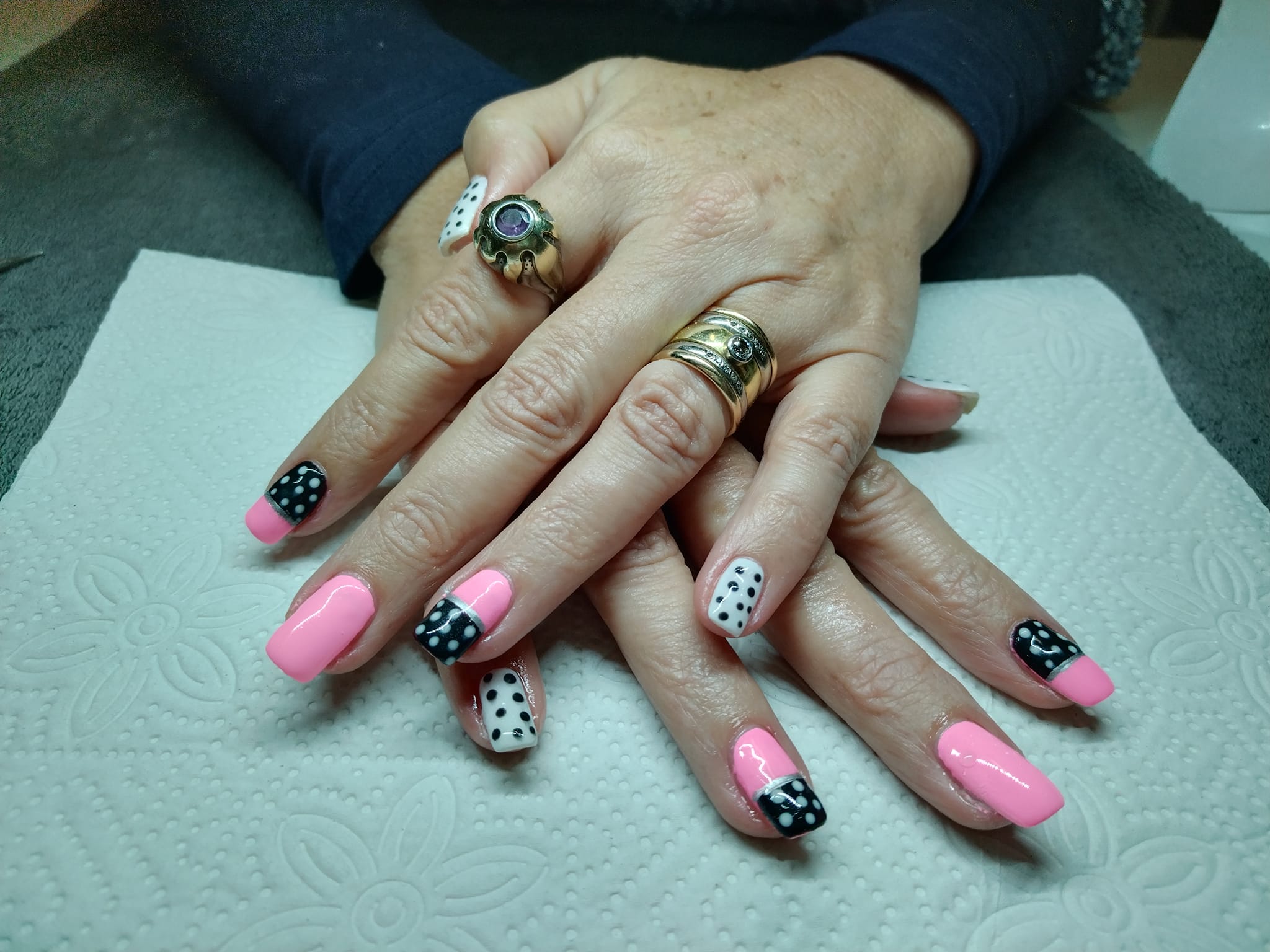 Beauty & Nails by Ronelda