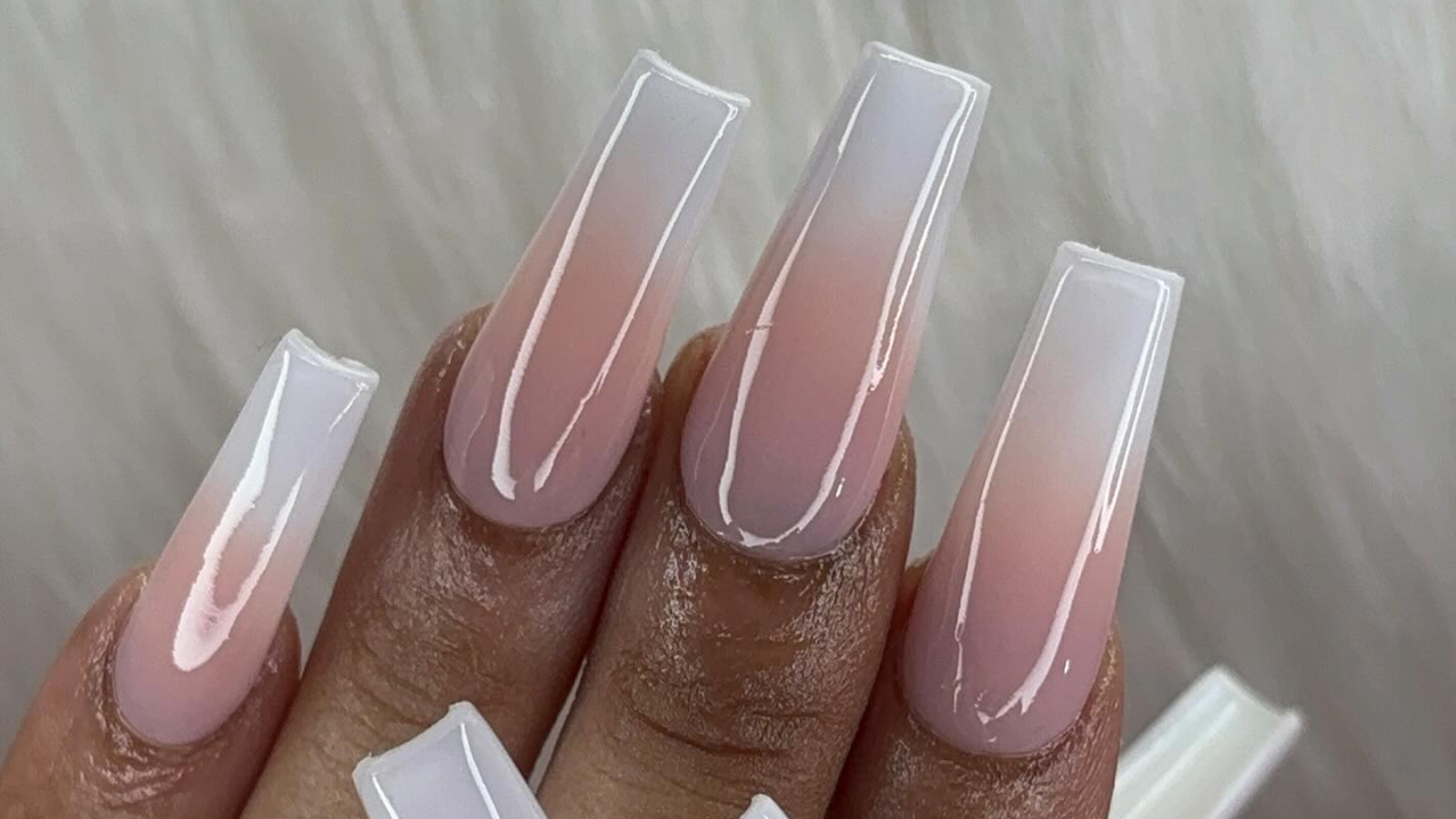 NAILS WITH SAUCE